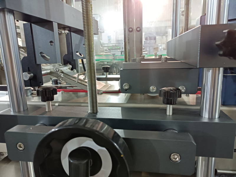 automatic lid applicator sla side