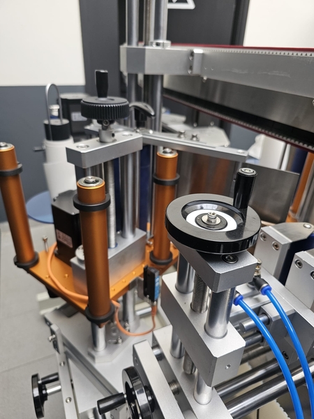 double-sided automatic labeling machine adslm control