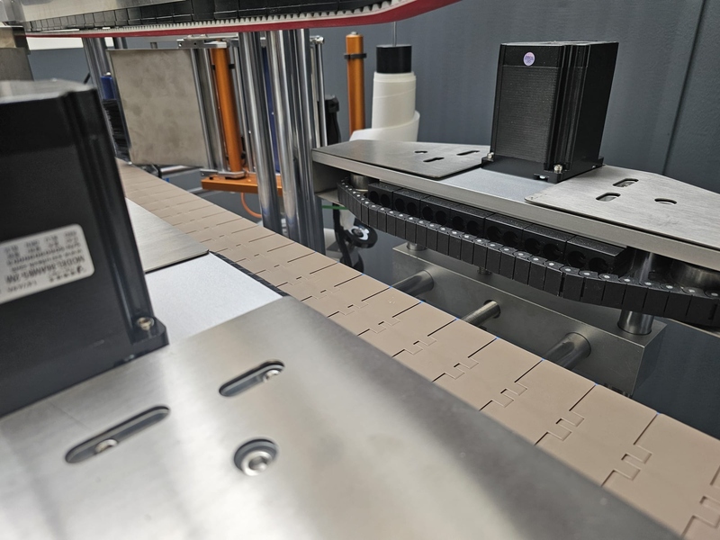 double-sided automatic labeling machine adslm conveyor belt